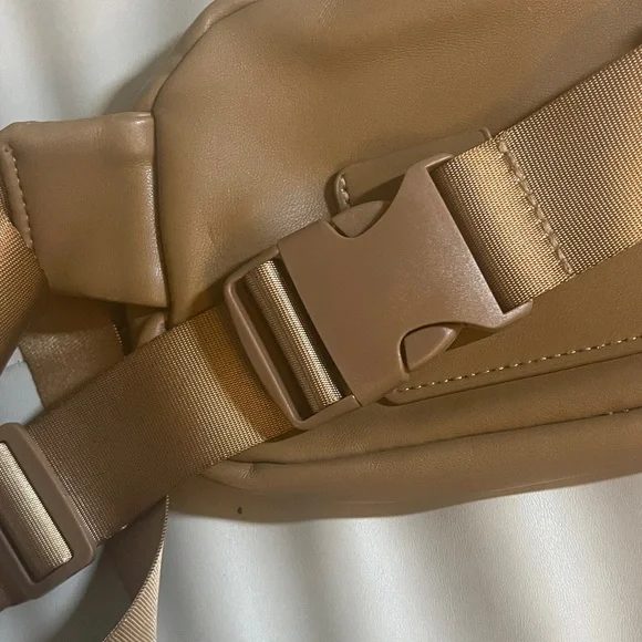 Steve Madden- Tan Faux leather belt bag- EUC - Picture 6 of 9